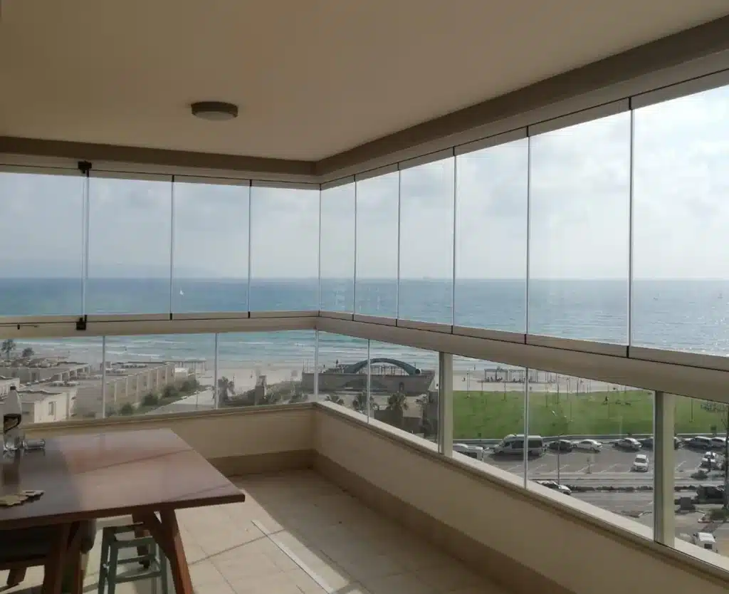 חלון זכוכית מתקפל במצב סגור