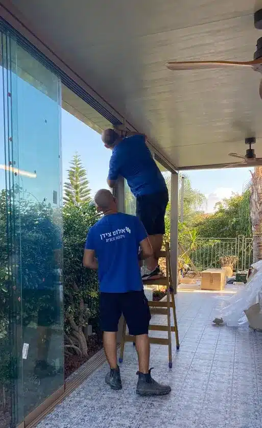 סגירת פטיו עם דלתות זכוכית אלום צידן