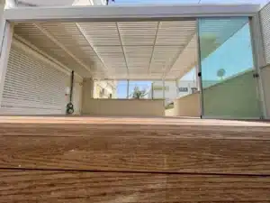 סגירת פרגולה בזכוכית 2 מ-10