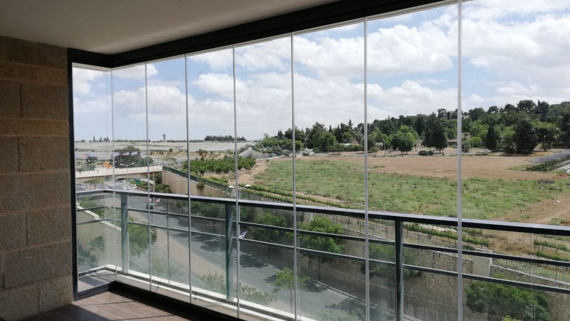 פתרונות סגירת מרפסת שמש
